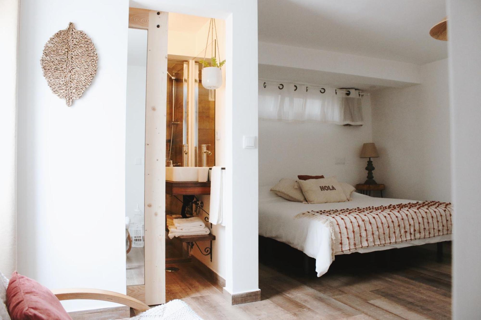 Vila Vale Guest House - Surf & Yoga ชาร์เนกา ภายนอก รูปภาพ