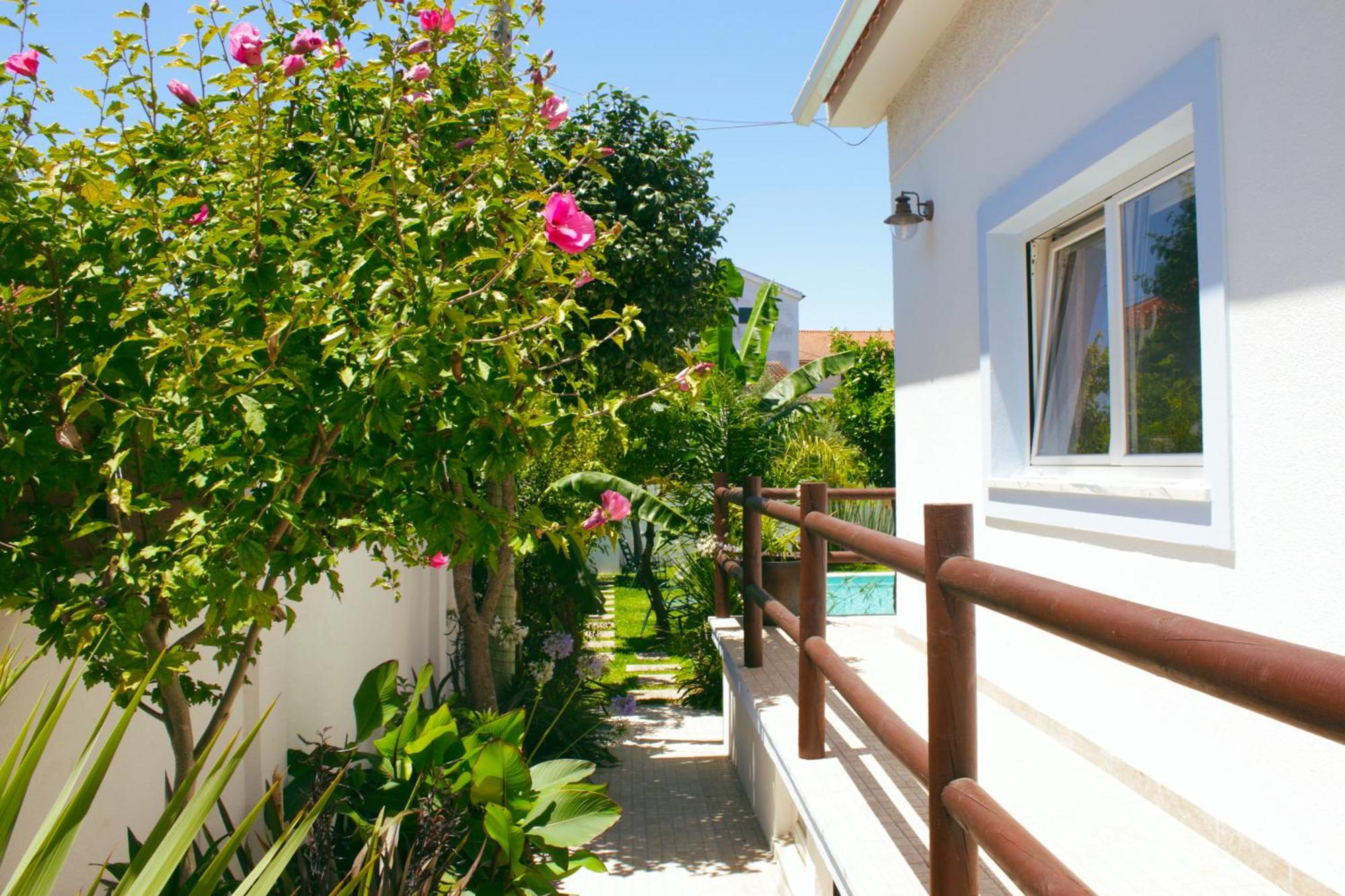 Vila Vale Guest House - Surf & Yoga ชาร์เนกา ภายนอก รูปภาพ
